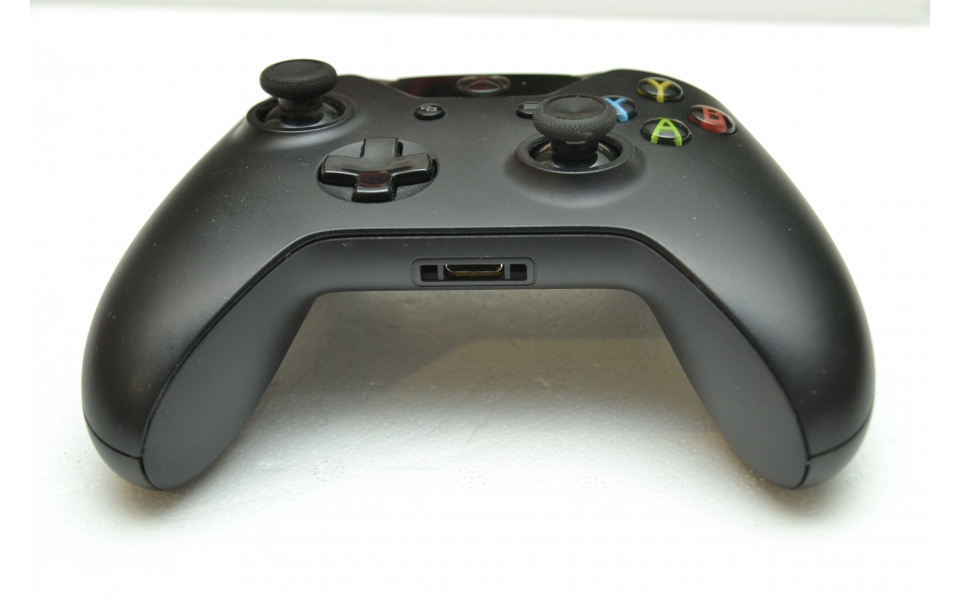 Xbox второй джойстик. Геймпад Xbox 1537. Xbox 1914 геймпад. Геймпад Xbox one 1 ревизии. Геймпад Xbox one ревизия 1 (model 1537).